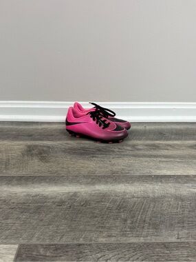 Nike Kids Pink Soccer Cleats‎